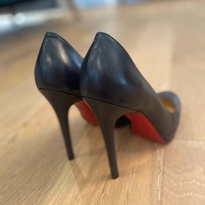 Gorgeous AUTHENTIC Christian Louboutin Pumps
